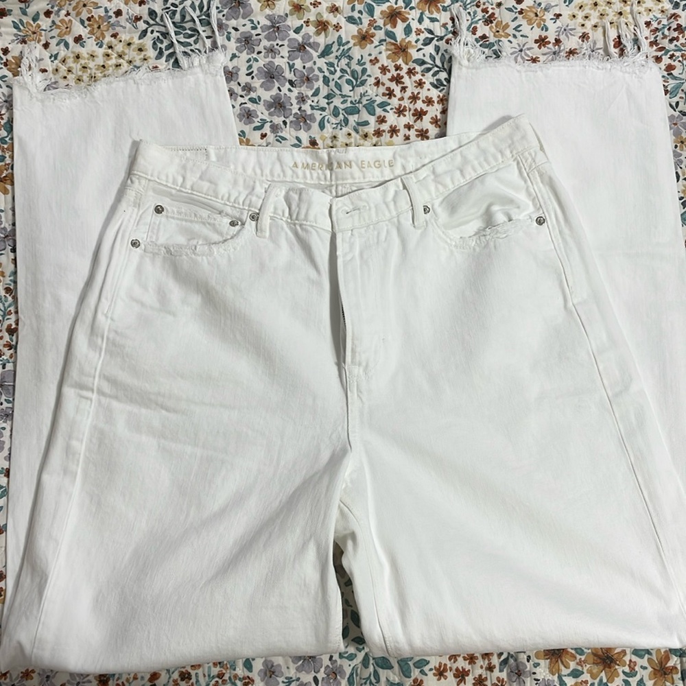 BNWOT - White American Eagle Jeans